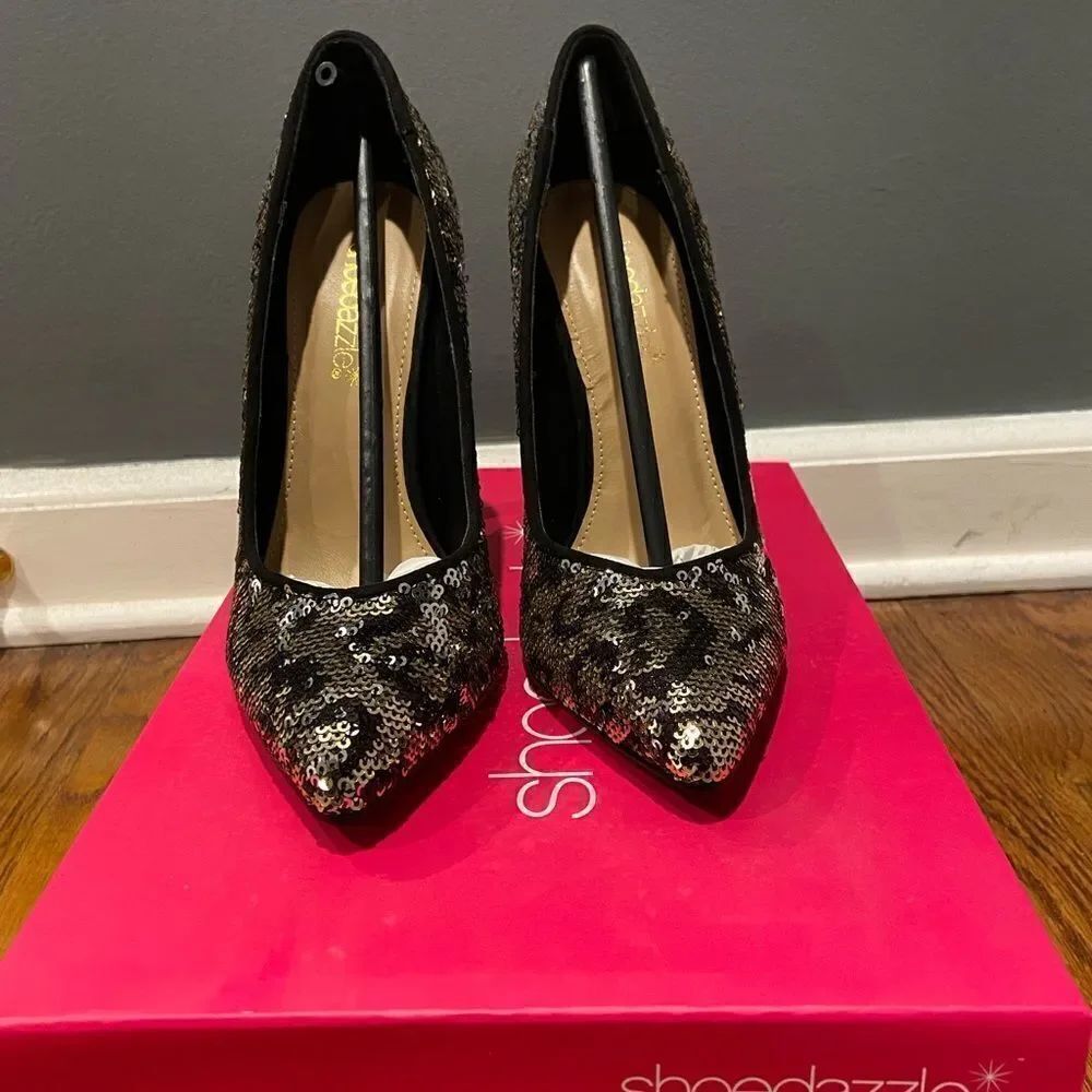 SHOEDAZZLE Treena sequin pumps in size 6